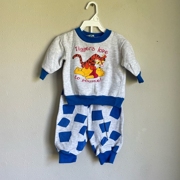 Vintage Pooh tigger two piece set “tiggers love to pounce”